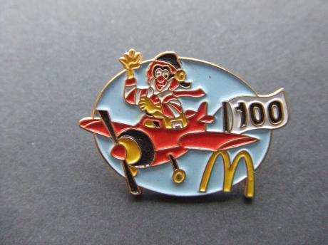 McDonald's Clown in vliegtuig